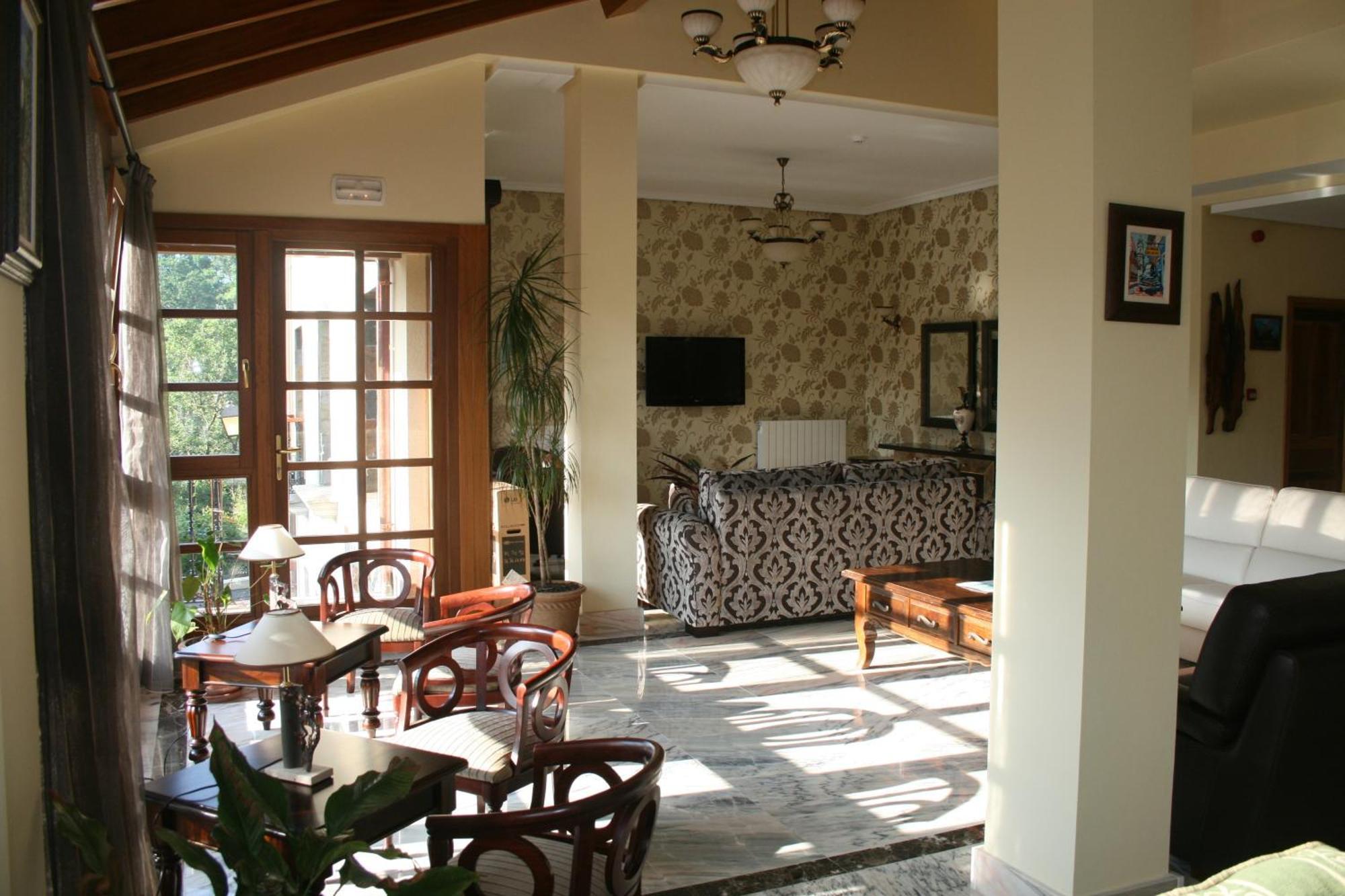 Hotel Valle Las Luinas Soto de Luina Luaran gambar