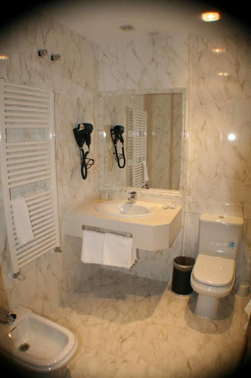 Hotel Valle Las Luinas Soto de Luina Luaran gambar